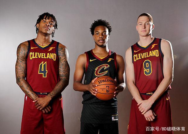 名充满自信 名充满自信