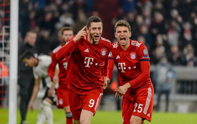 足球交易中 足球交易中